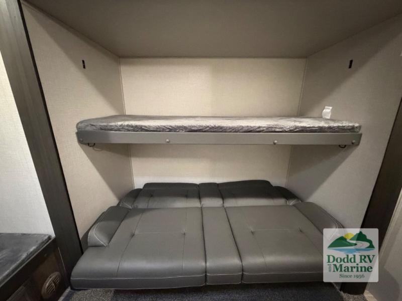 Pre-Owned 2022 Venture RV ST333VIK - photo - 47