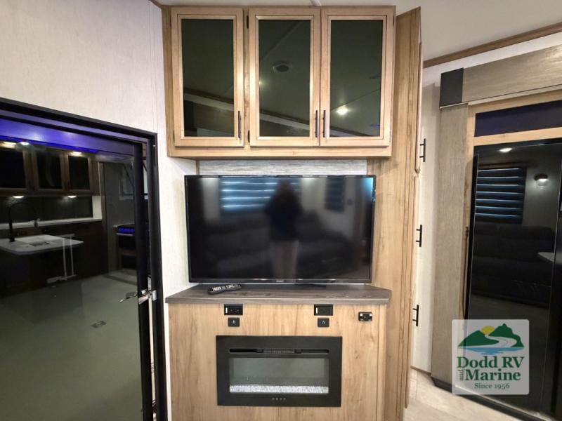 Pre-Owned 2024 Forest River RV VGF383G2 - photo - 22