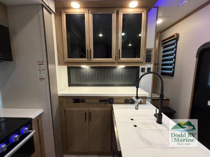 Pre-Owned 2024 Forest River RV VGF383G2 - photo - 14
