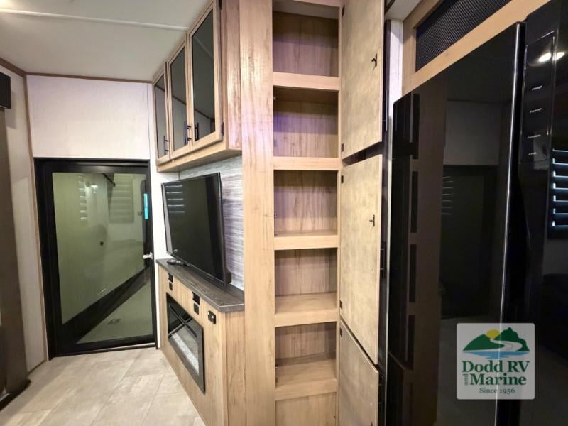 Pre-Owned 2024 Forest River RV VGF383G2 - photo - 19