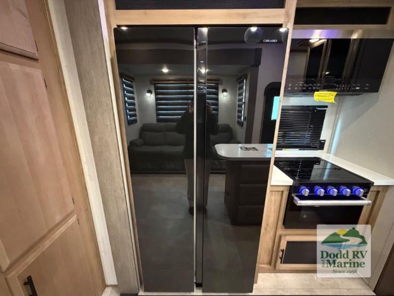 Pre-Owned 2024 Forest River RV VGF383G2 - photo - 12