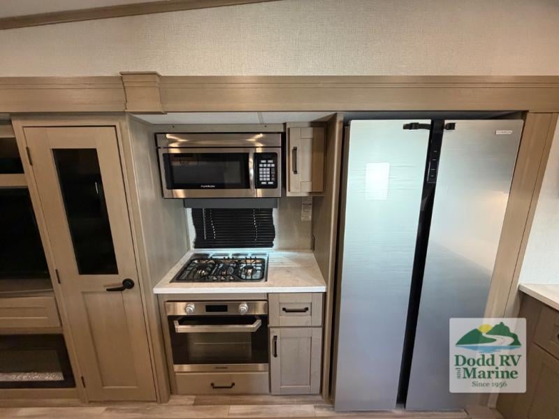 Pre-Owned 2023 Grand Design 303RLS - photo - 10