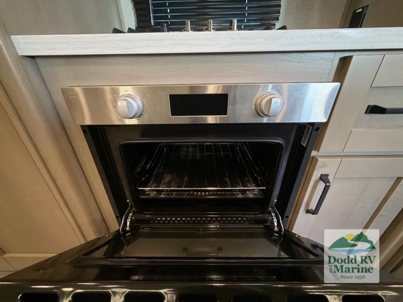 Pre-Owned 2023 Grand Design 303RLS - photo - 17