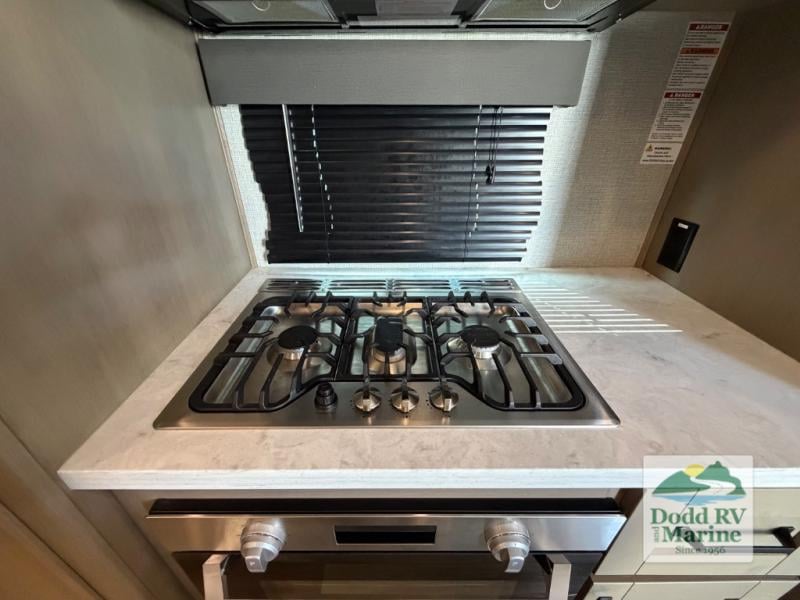 Pre-Owned 2023 Grand Design 303RLS - photo - 15