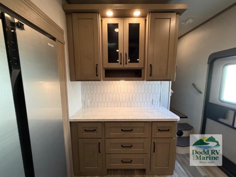 Pre-Owned 2023 Grand Design 303RLS - photo - 23