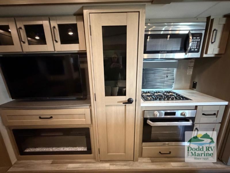 Pre-Owned 2023 Grand Design 303RLS - photo - 33