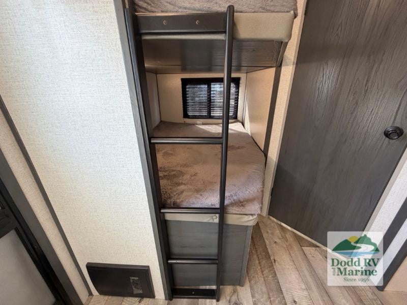 Pre-Owned 2022 Dutchmen RV 30BHSC - photo - 44