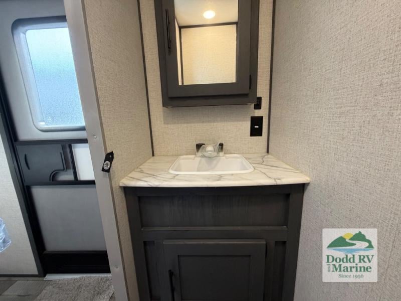 Pre-Owned 2022 Dutchmen RV 30BHSC - photo - 37