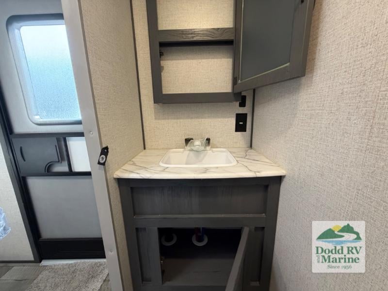 Pre-Owned 2022 Dutchmen RV 30BHSC - photo - 38
