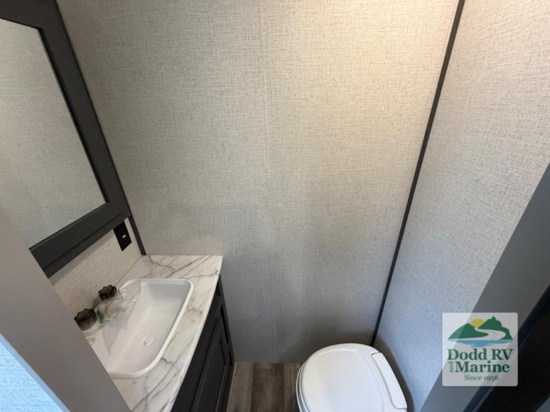 Pre-Owned 2022 Dutchmen RV 30BHSC - photo - 40