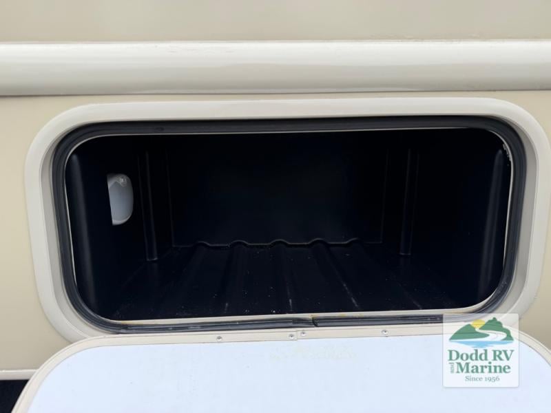 Pre-Owned 2020 Thor Motor Coach 24F - photo - 11