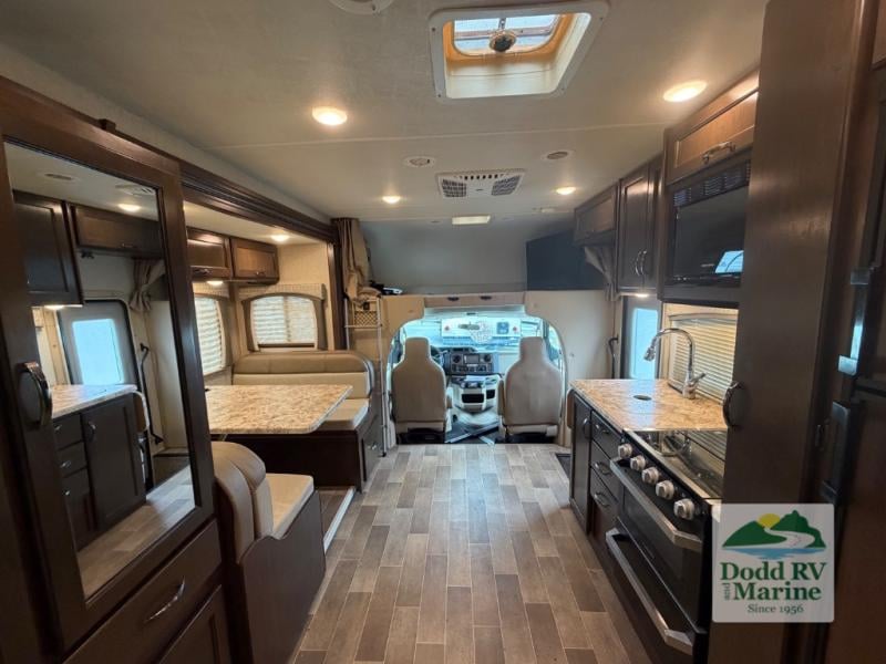 Pre-Owned 2020 Thor Motor Coach 24F - photo - 12