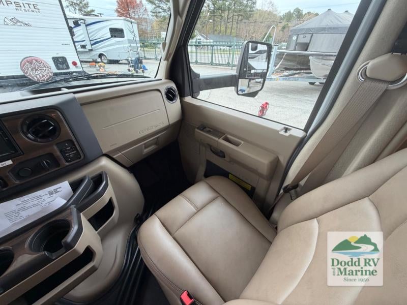 Pre-Owned 2020 Thor Motor Coach 24F - photo - 45