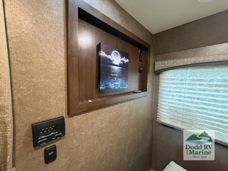 Pre-Owned 2020 Thor Motor Coach 24F - photo - 29