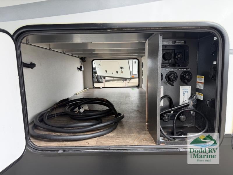 Pre-Owned 2022 Forest River RV 37FLH - photo - 10