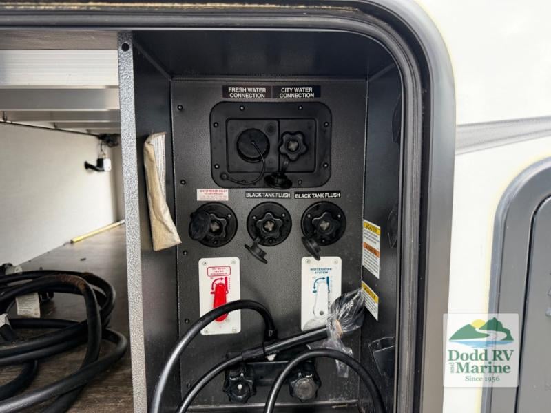 Pre-Owned 2022 Forest River RV 37FLH - photo - 9
