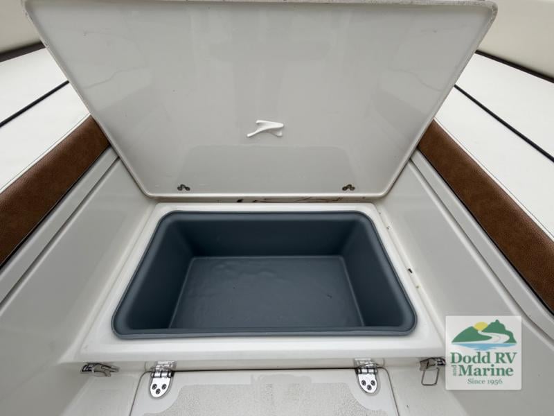 Pre-Owned 2024 Stingray 236 - photo - 32