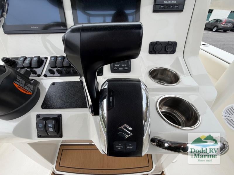 Pre-Owned 2024 Stingray 236 - photo - 12