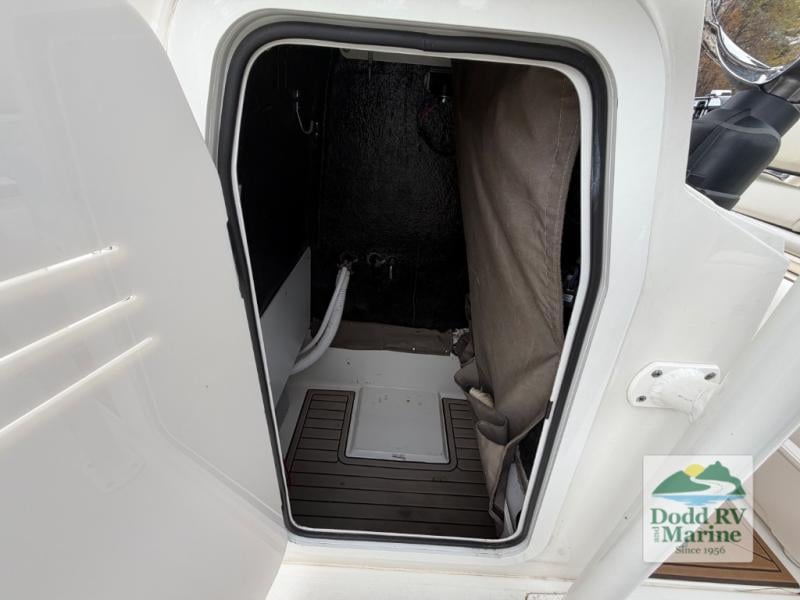 Pre-Owned 2024 Stingray 236 - photo - 25
