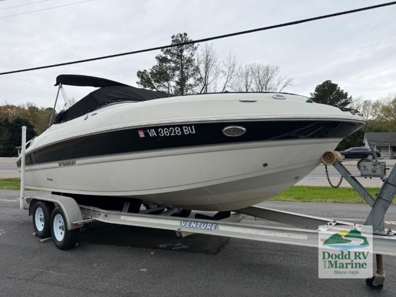 Pre-Owned 2012 Stingray 215LR - photo - 0