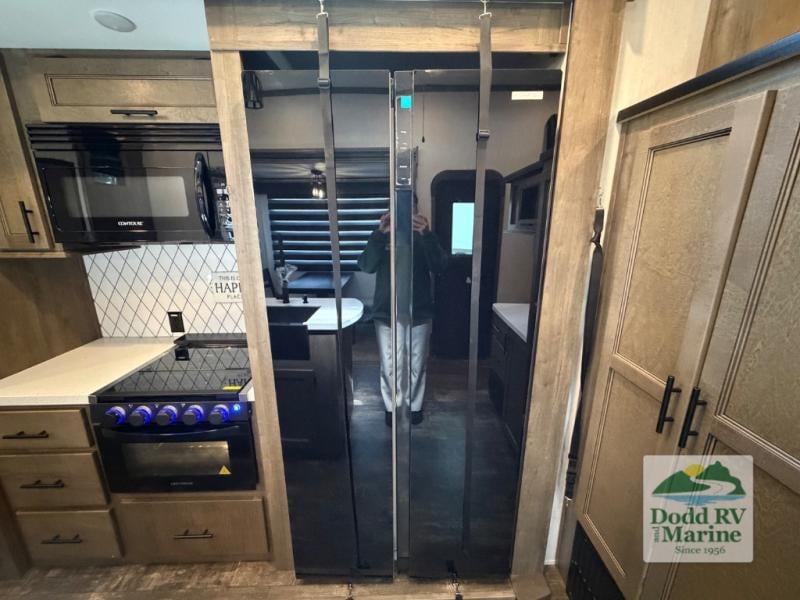 Pre-Owned 2022 Forest River RV 37FLH - photo - 22