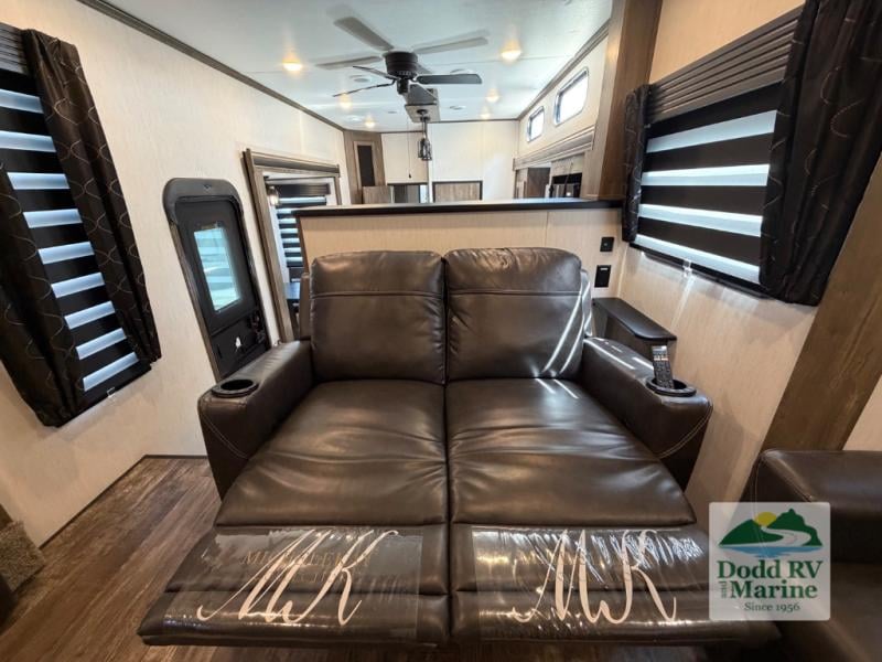 Pre-Owned 2022 Forest River RV 37FLH - photo - 45