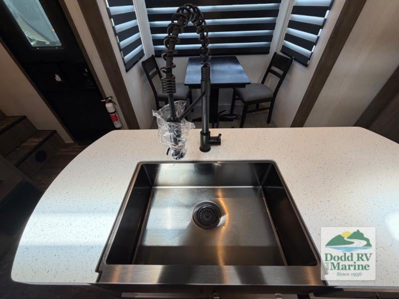 Pre-Owned 2022 Forest River RV 37FLH - photo - 26