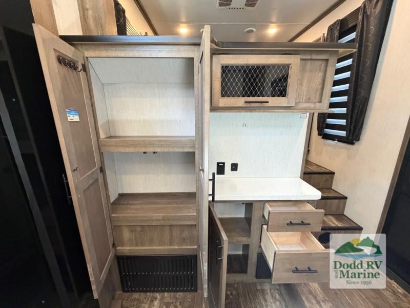 Pre-Owned 2022 Forest River RV 37FLH - photo - 28