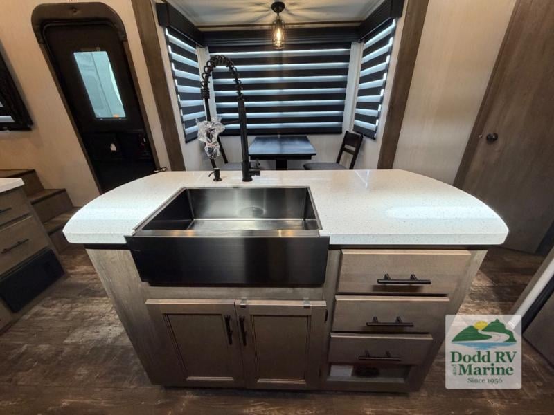 Pre-Owned 2022 Forest River RV 37FLH - photo - 24