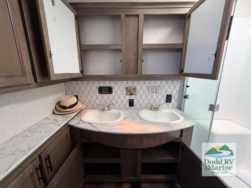 Pre-Owned 2022 Forest River RV 37FLH - photo - 55