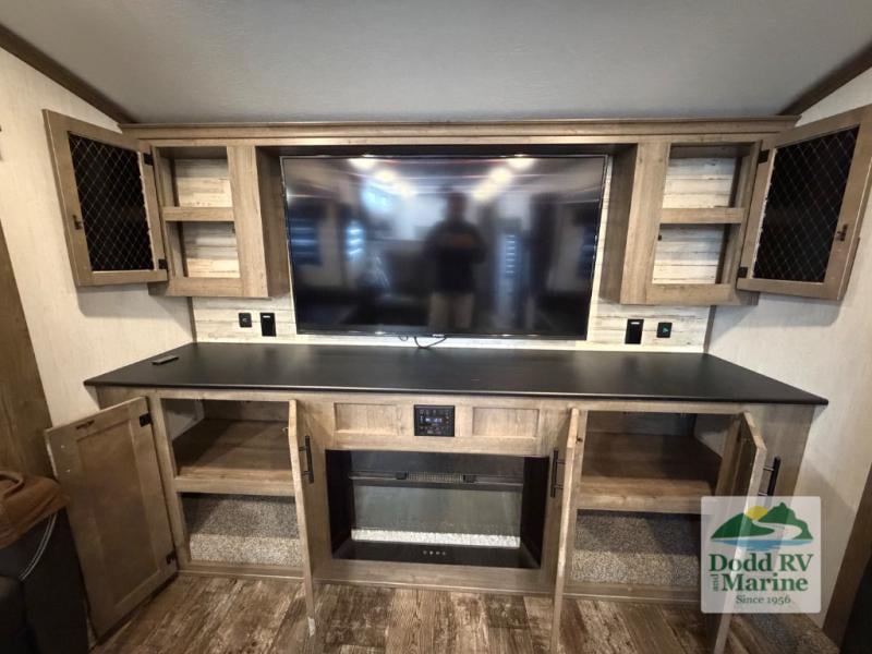 Pre-Owned 2022 Forest River RV 37FLH - photo - 41