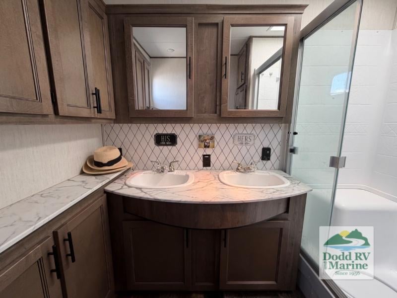 Pre-Owned 2022 Forest River RV 37FLH - photo - 54