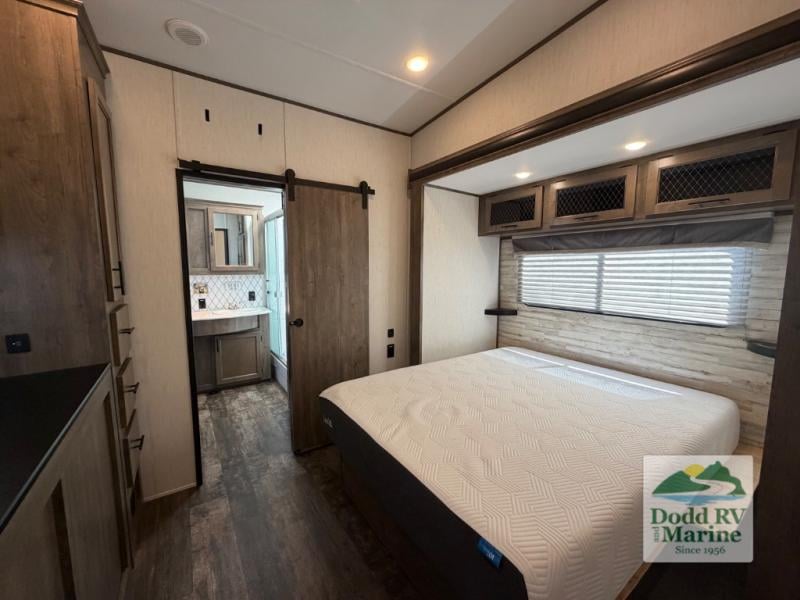 Pre-Owned 2022 Forest River RV 37FLH - photo - 47