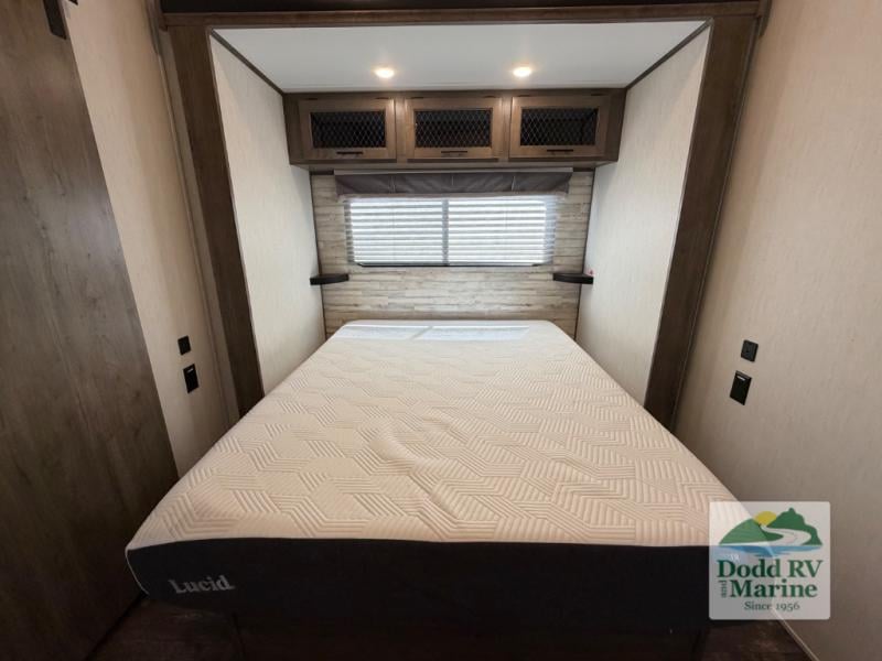 Pre-Owned 2022 Forest River RV 37FLH - photo - 49