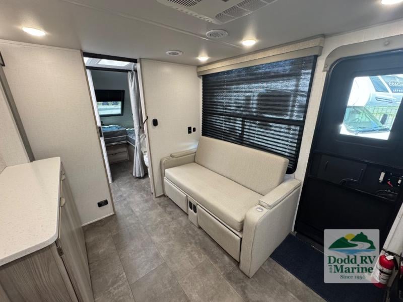 Pre-Owned 2024 Forest River RV 165VIEW - photo - 5