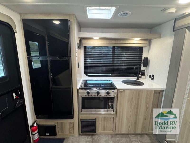 Pre-Owned 2024 Forest River RV 165VIEW - photo - 16
