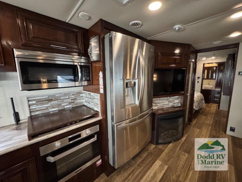 Pre-Owned 2019 Forest River RV 369DS - photo - 18