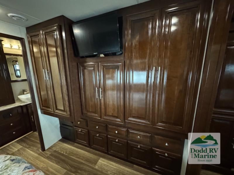 Pre-Owned 2019 Forest River RV 369DS - photo - 34