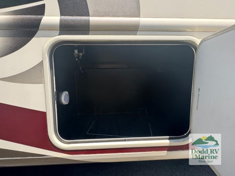 Pre-Owned 2018 Thor Motor Coach 34J - photo - 6