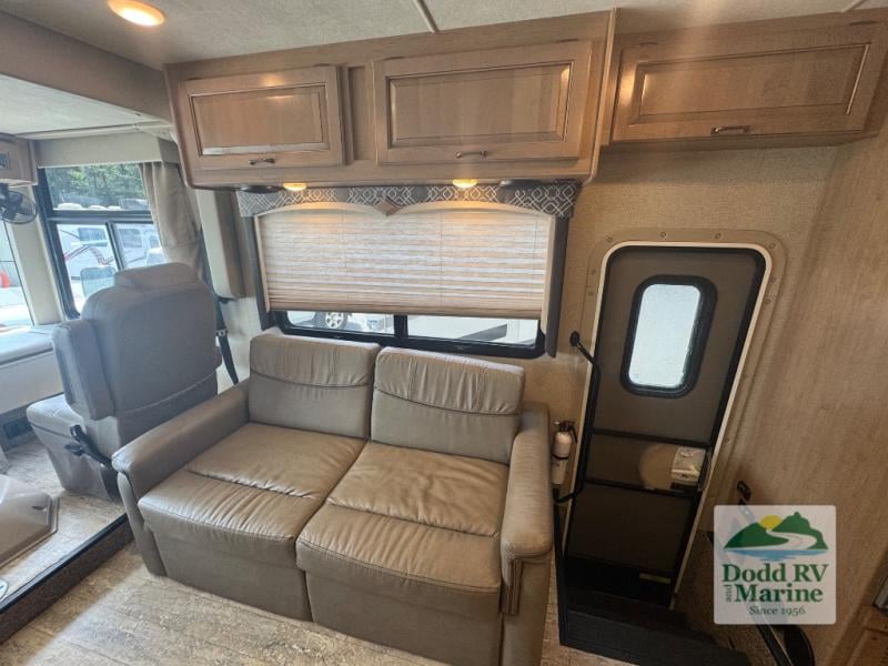 Pre-Owned 2018 Thor Motor Coach 34J - photo - 15