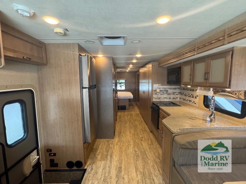 Pre-Owned 2018 Thor Motor Coach 34J - photo - 20