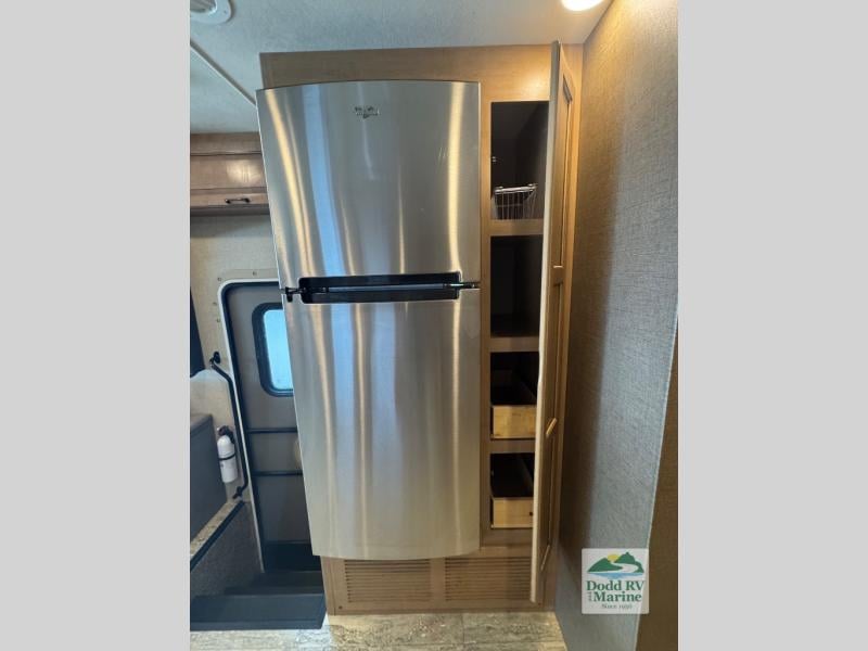 Pre-Owned 2018 Thor Motor Coach 34J - photo - 21