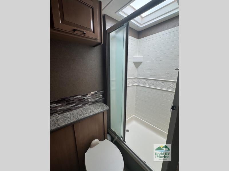 Pre-Owned 2018 Thor Motor Coach 34J - photo - 22