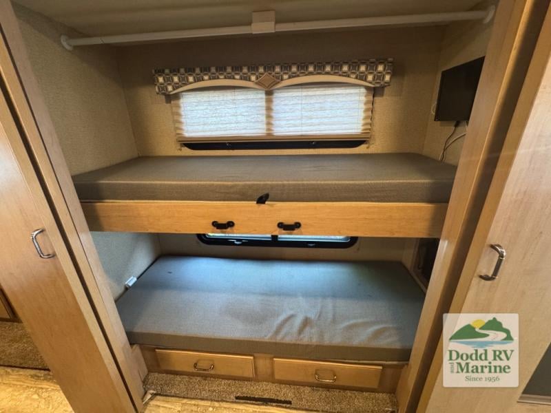 Pre-Owned 2018 Thor Motor Coach 34J - photo - 25