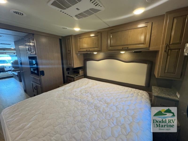 Pre-Owned 2018 Thor Motor Coach 34J - photo - 29