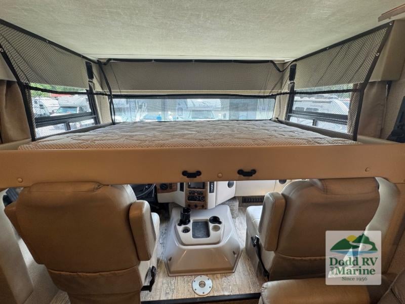 Pre-Owned 2018 Thor Motor Coach 34J - photo - 31