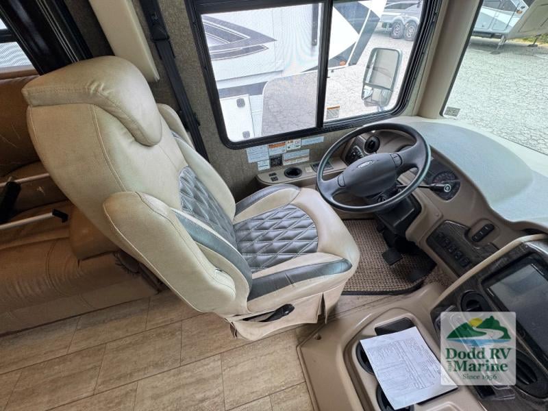 Pre-Owned 2019 Thor Motor Coach 37FH - photo - 10