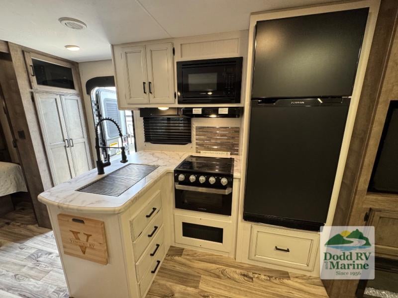 Pre-Owned 2021 Venture RV ST281VBH - photo - 13
