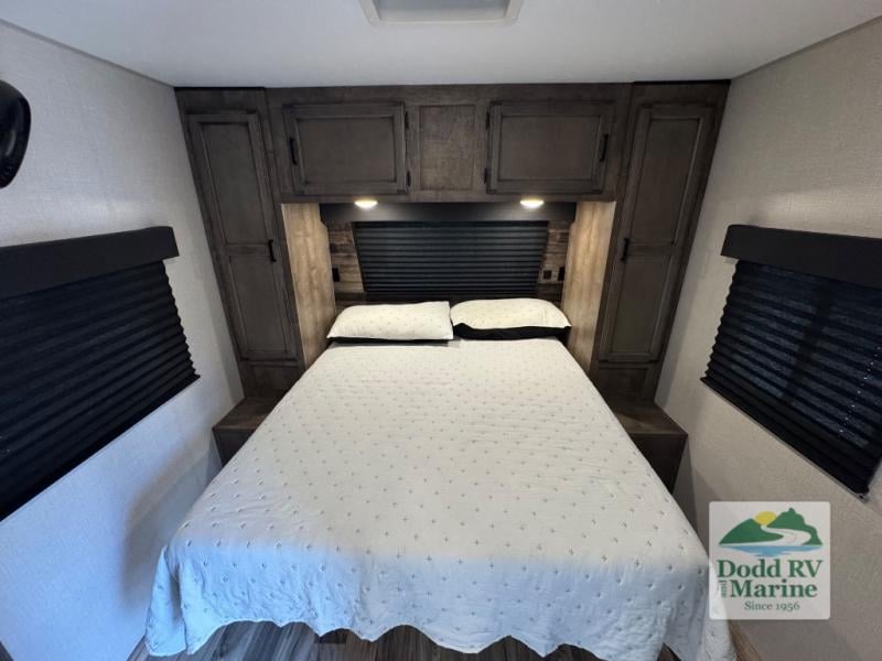 Pre-Owned 2021 Venture RV ST281VBH - photo - 20