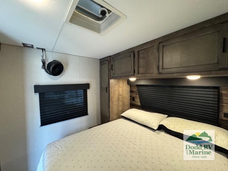 Pre-Owned 2021 Venture RV ST281VBH - photo - 21